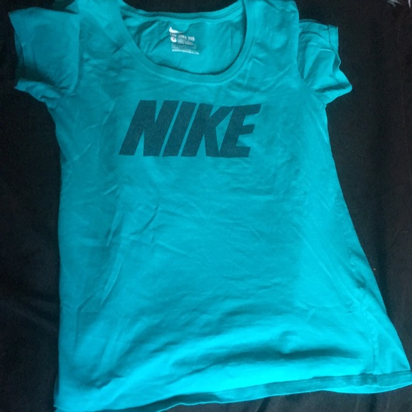 Nike tee - Picture 1 of 2
